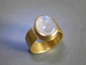 Ring Gold Regenbogenmondstein
